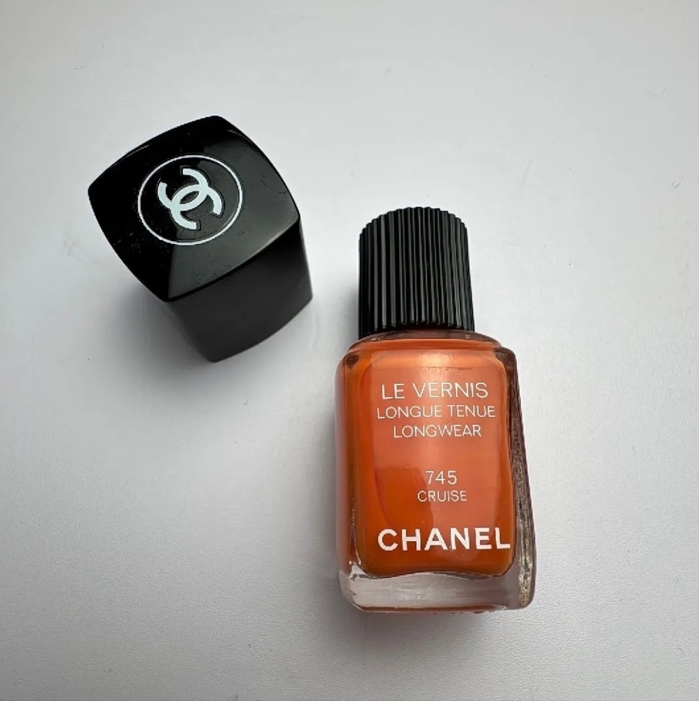Chanel:Cruise 745 Le Vernis Longwear Nail Polish in Vibrant Orange